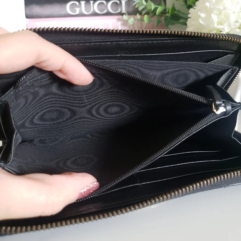 **SOLD** Authentic Pre-owned Gucci Marmont Pearl Logo Quilted Long Wallet - Picture 6 of 12